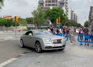 Навивачите го начекаа Гризман пред стадионот, испратија бројни навреди