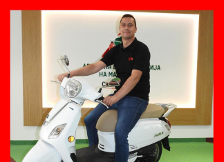 АЛЕКСАНДАР МИРЧЕВСКИ ОСВОИ СКУТЕР ВО „ИГРАЈ БЕЗ НЕРВОЗИ И МЕРЦЕДЕС ВОЗИ“