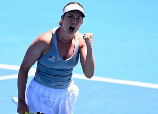 Колинс убедливо со Швјонтек, си закажа финале со Барти!