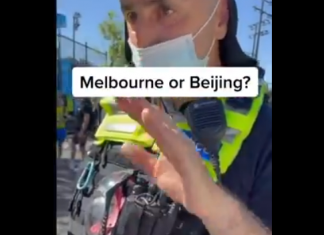 Нов скандал на Австралија Опен: Принудија жена да ја соблече маицата поради Шуај Пенг (ВИДЕО)