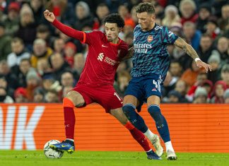 Ливерпул скоро цел меч играше со играч повеќе и не успеа да го победи Арсенал