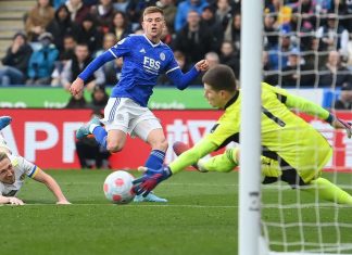 Триумф на Лестер, Лидс си тера по старо и со новиот тренер!