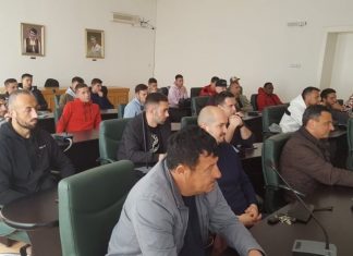 Фудбалерите и тренерот на Тиквеш на средба со градоначалникот на Кавадарци