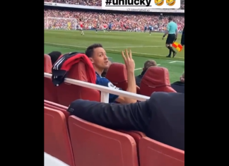 Матиќ ги погоди навивачите на Арсенал во најболната точка (ВИДЕО)