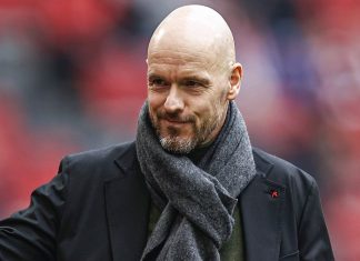 Тен Хаг и Манчестер Ј. си подале рака за 3-годишен договор