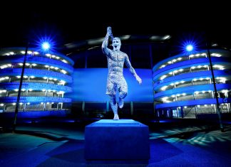 Агуеро доби статуа во Манчестер (ВИДЕО)