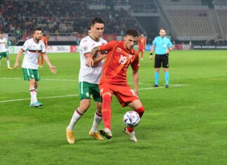 Полувреме: Тодоровски поцрвене, во напад и со „десетмина“