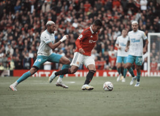 Њукасл остана непоразен на „Олд Трафорд“, Челзи ја среди Астон Вила (ВИДЕО)