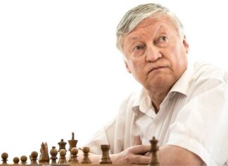Легендарниот шахист Анатолиј Карпов се бори за живот, приклучен е на респиратор