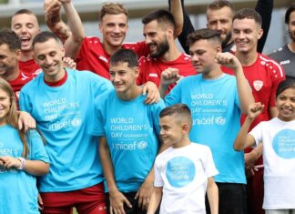 Фудбалерите вечерва со маички по повод Светскиот ден на детето