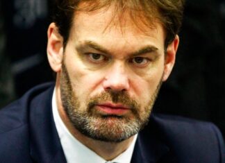 Скандалозно: Легендарниот француски голман уапсен поради педофилија!