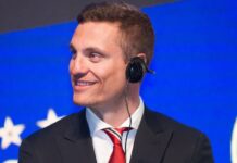 И Видиќ со моќна порака: „Некои пишуваат наслови, а некои повторно испишуваат историја!“ (ФОТО)