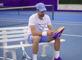 Новак Ѓоковиќ има симбол на патиките кој го носи 10 години, објасни што значи!