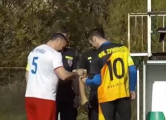 „Кршење“ со јајца пред почеток на натпревар… екипите на Речица и Јуниор го испочитуваа адетот и честитаа Велигден (ВИДЕО)