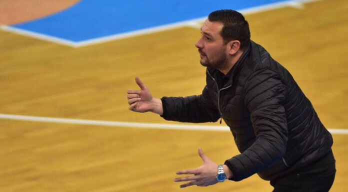 Малинков на клупата на Кожув!