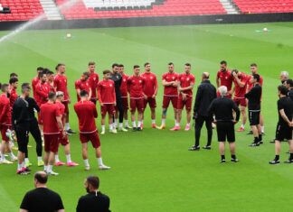 Ова се стартните состави: Велковски во тимот, во нападот Нестор, Алекс, Елмас…Саутгејт со Кејн, Рашфорд, Сака…