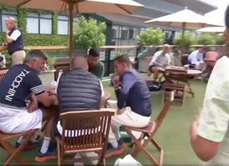 Еве како Новак и Иванишевиќ се подготвуваат за следниот меч на Вимблдон… со “Не лути се човече“! (ВИДЕО)