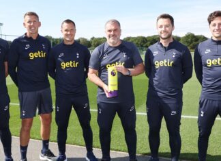 Се мајтапат со Тотенхем: Ние продадовме 78 милиони пици откако вие го освоивте последниот трофеј!