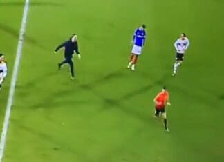 Во Англија: Навивач го бркаше судијата затоа што досуди пенал против неговиот тим (видео)