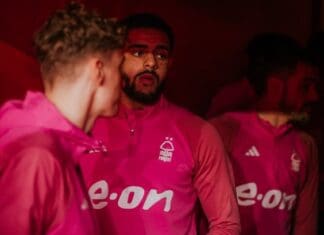 Сопственикот на Нотингем влегол на теренот и ги нападнал судиите по поразот од Ливерпул