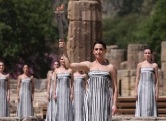 Олимпискиот факел го почна патот кон Париз (ВИДЕО)