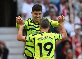 Арсенал слави на „Олд Трафорд“ и се уште ја сонува титулата