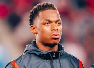 Баер го договори првото летно засилување, а доаѓа од Франција