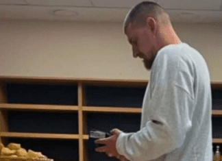 Она кога Јокиќ купува бурек и ѓеврек! (ФОТО)