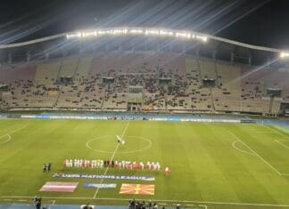 Очајна посета на Арената