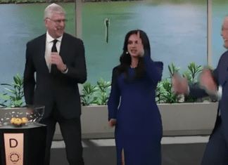 Бизарен танц на Арсен Венгер (ВИДЕО)