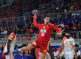 Карасманакис по дебито: Не можам да опишам колку сум горд што го носам дресот на Македонија