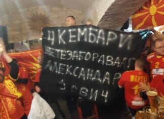 Навивачите го скандираат името на Александар Јовиќ кој денеска прерано не напушти (ВИДЕО)