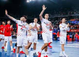 Хрватска го победи Исланд со 6 голови разлика и остана во “игра“ за 1/4 финалето!