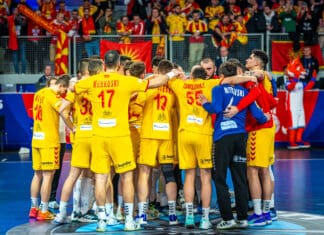 Браво: Ракометарите го израдуваа малиот фан на кого му беше одземено македонското знаме! (ФОТО)