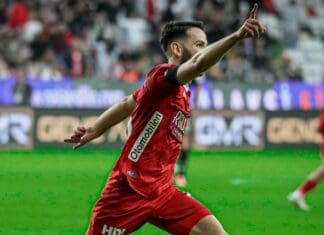 Ракип со гол-првенец донесе реми за Анталијаспор против Бешикташ (ВИДЕО)