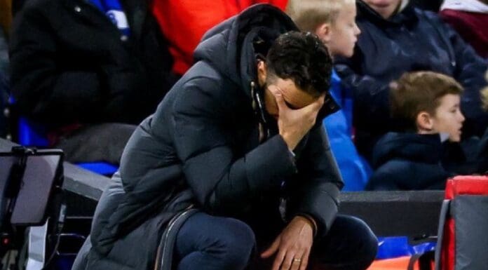 „Седиме и чекаме Манчестер Јунајтед да се распадне, клубот ја изгуби својата душа“