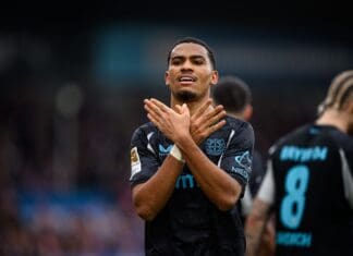 Баер сигурен кај Холстен Кил