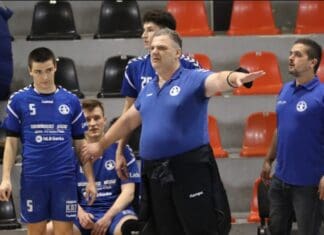 Игор Котевски на клупата на Радовиш