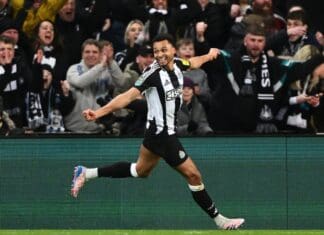 Арсенал и вторпат падна пред Њукасл, „страчките“ се во финалето на Лига Купот