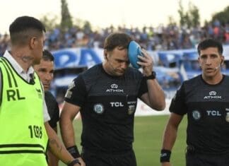 Скандал на меч во Аргентина: Помошниот судија доби шипка во глава