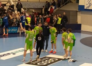 Ракометарите на Бриксен чекаа во редица за да се сликаат со Лазаров (ФОТО)