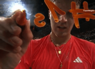 Го победи двојно постариот Ѓоковиќ, па напиша кратка порака на камерата (ВИДЕО)