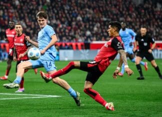 Баер (Л) со нова победа останува во трката за титулата