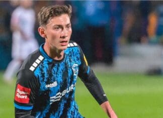 Македонскиот репрезентативец ја запроси својата Драгана! (ФОТО)