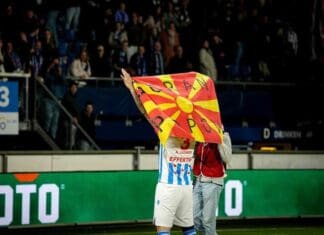 Попов на хуманитарен меч на Херенвен истрча со дрес со името на Андреј Лазаров (ВИДЕО)