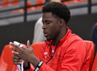 Мело опериран, се враќа за два месеци