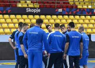 Проблем за Македонија, Словенија против Литванија со младинци