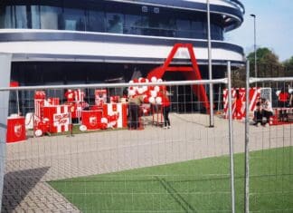 Ова е фан – зоната за навивачите на Ц. Звезда: Се продаваат дресови, тука е пехарот од КЕШ и “Златната копачка“ на Панчев! (ФОТО)