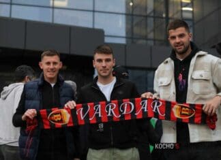 ФОТО ВЕСТ: Вардарците Шарко и Диме навиваа за Вардар на ракометното дерби!