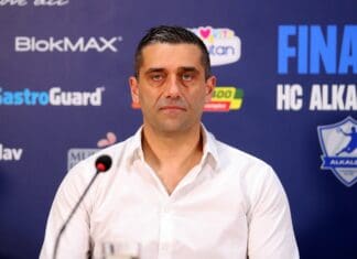 „Јас пред четири години си подадов рака со Мукаетов, јас сум лојален човек – така сум воспитан“